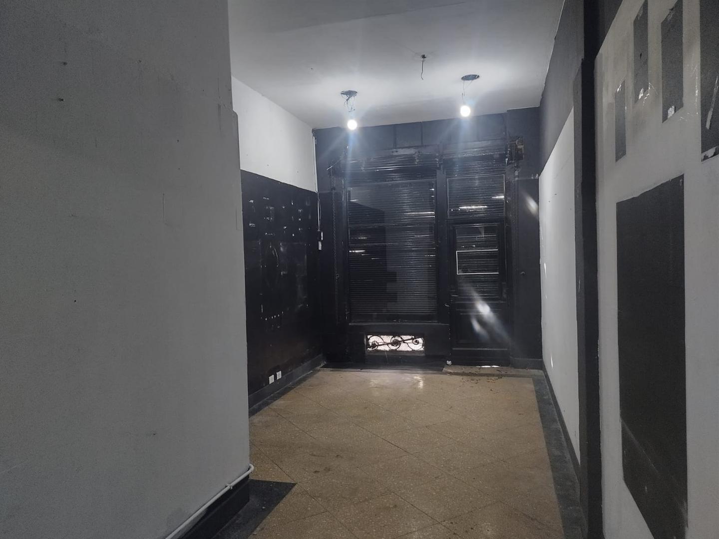 Foto de Local comercial, planta, subsuelo y entre piso., imagen 2