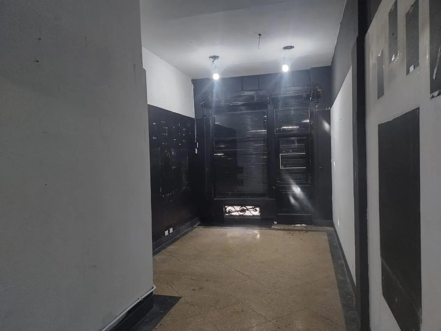Local comercial, planta, subsuelo y entre piso. 2