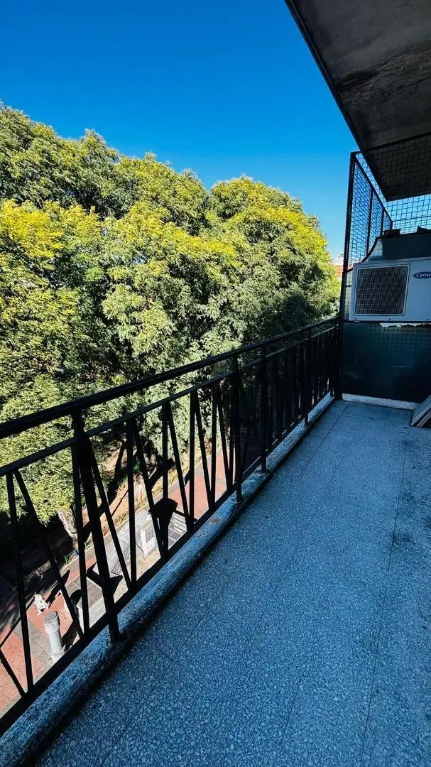 Departamento de 3 ambientes al frente con balcón 4