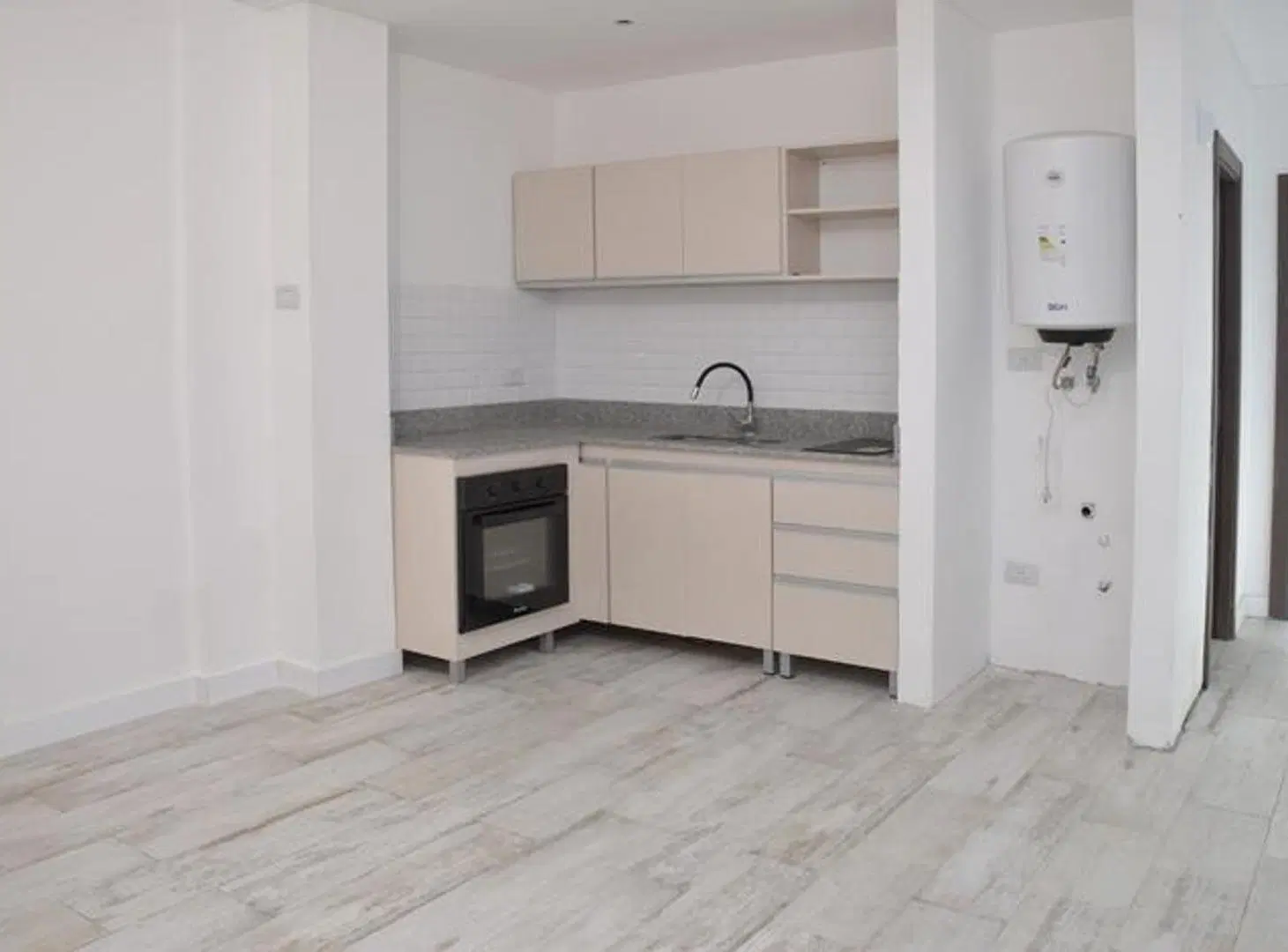 Departamento de 2 amb. con patio, apto profesional 4