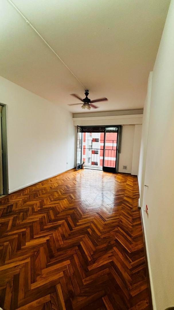 Foto de Departamento de 2 ambientes, contrafrente abierto con balcon, imagen 1