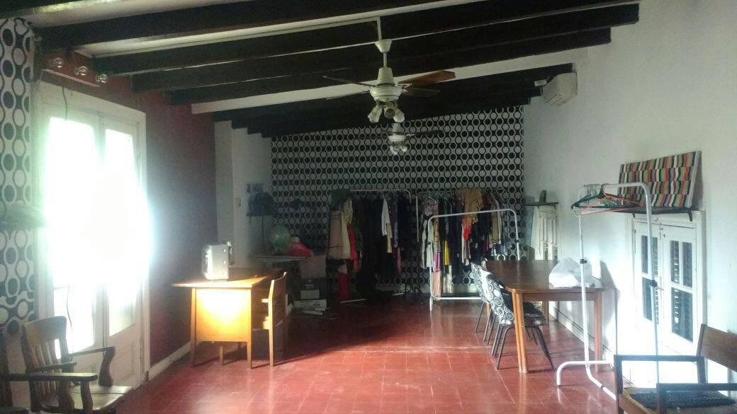 2 Locales en venta en San Isidro . Pleno centro comercial.