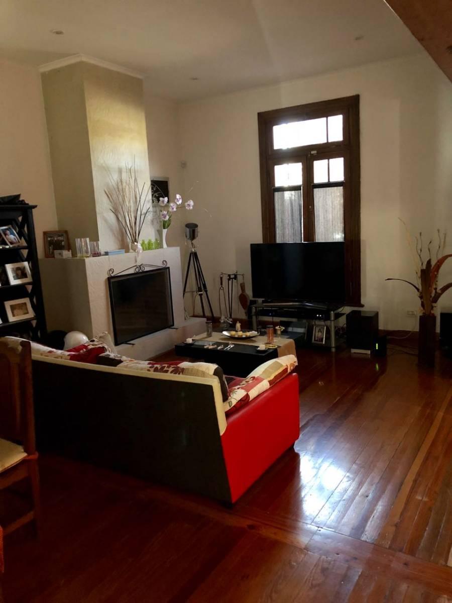 Impecable casa reciclada a nuevo en Victoria, en venta