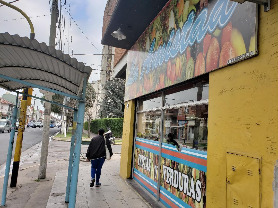 Excelente Local Planta Baja en Esquina Presidente Peron 7873 2