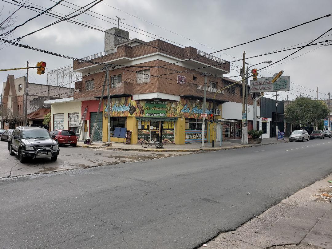 Excelente Local Planta Baja en Esquina Presidente Peron 7873 3