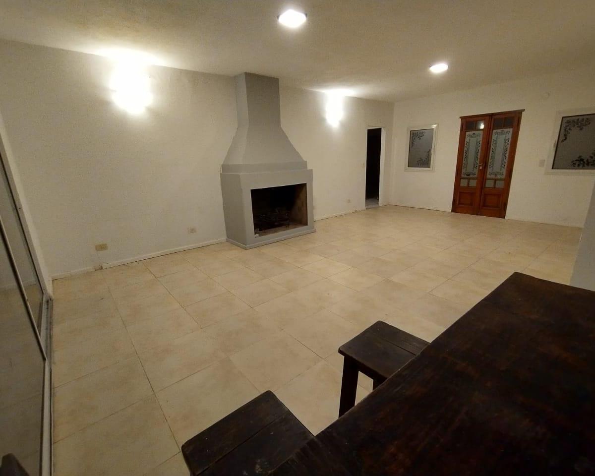 Casa en venta en Villa Nueva, Santa Catalina.