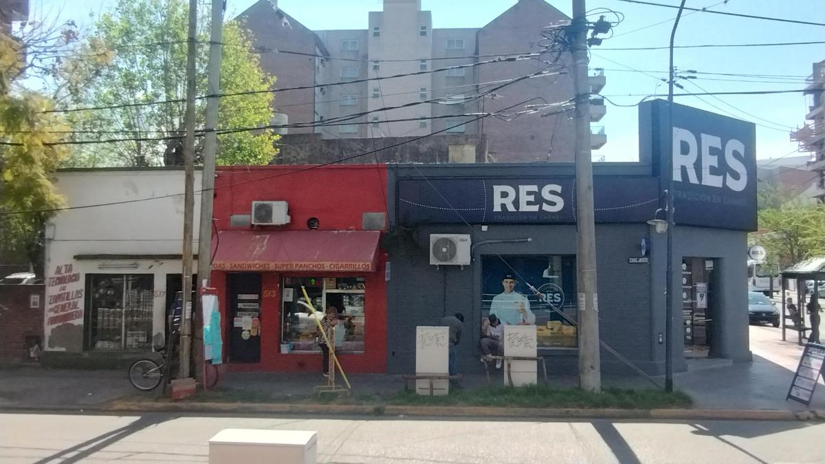 4 Locales Mas Estacionamiento en Venta en Tigre Centro. 4