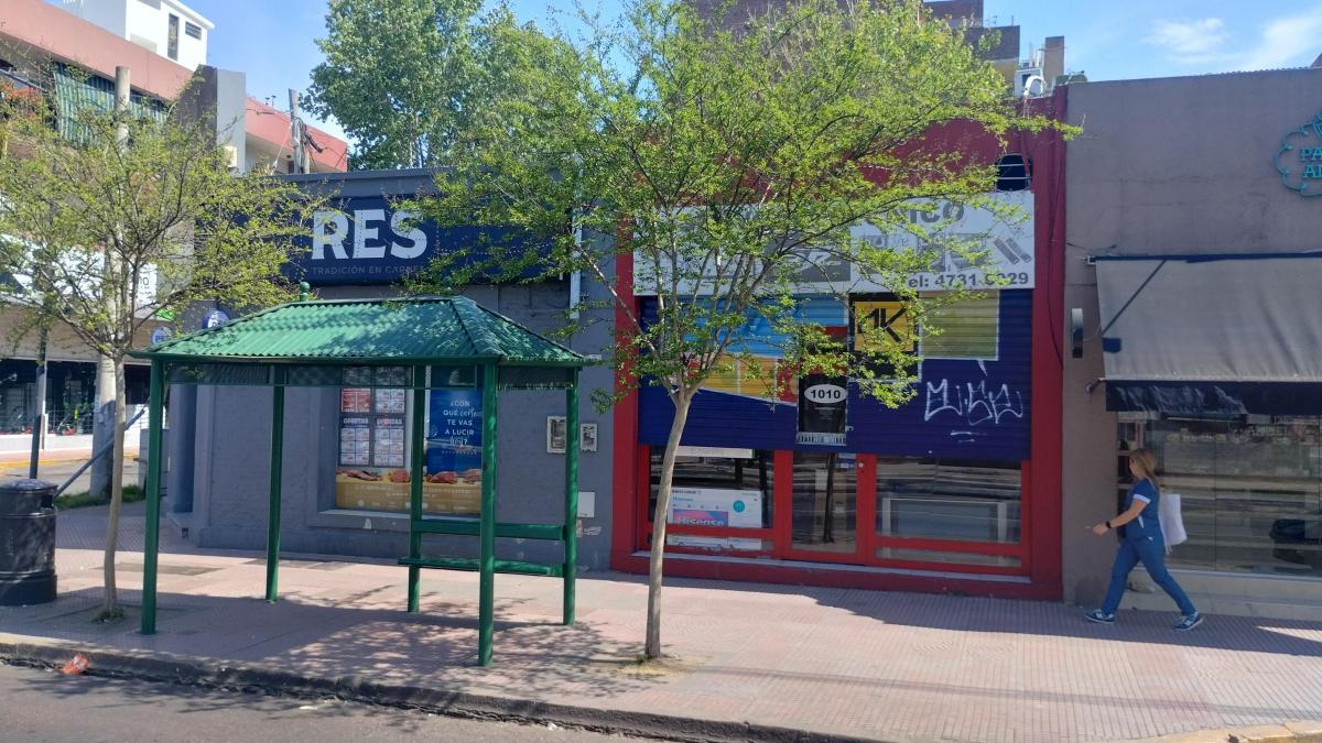4 Locales Mas Estacionamiento en Venta en Tigre Centro. 3