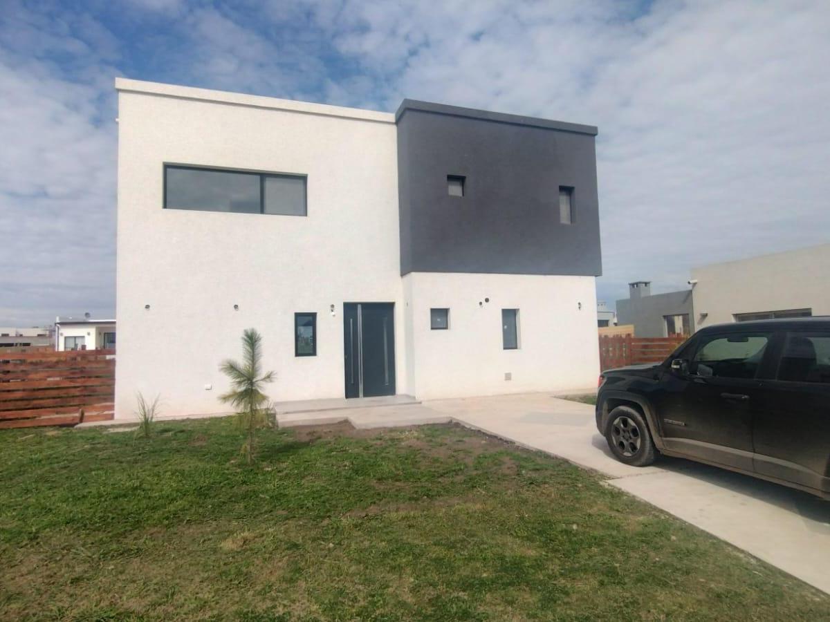 Casa a estrenar en venta en Barrio Privado San Sebastian (EIDICO)