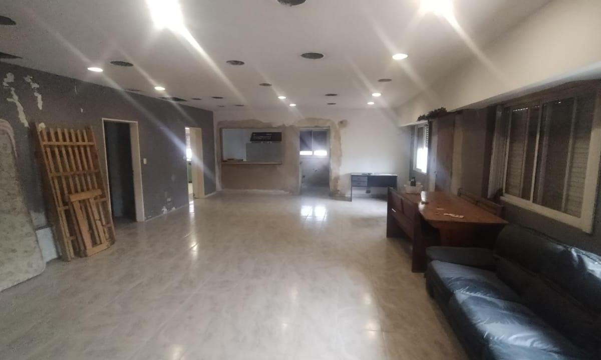 Venta de Galpon en Zona Industrial con Oficinas 3