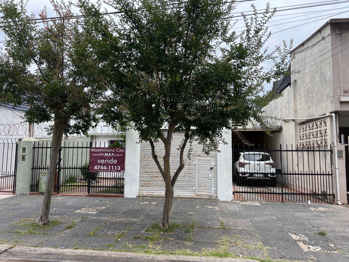 OPORTUNIDAD! RETASADA Venta amplia casa con gran fondo,ideal para vivienda o galpón,apto industrial