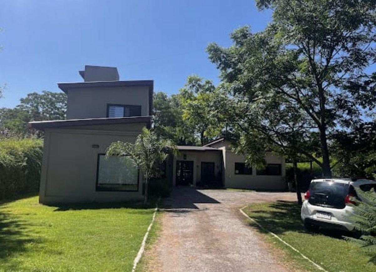 Casa con 5 dormitorios en 1621 m² en venta, Loma Verde