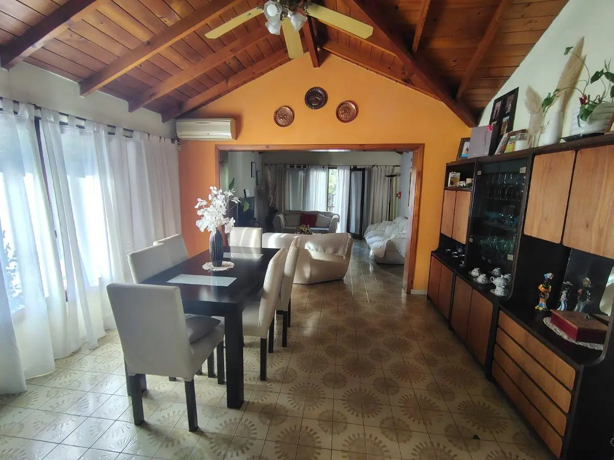 HERMOSA E IMPONENTE PROPIEDAD EN VENTA EN VILLA BALLESTER 4