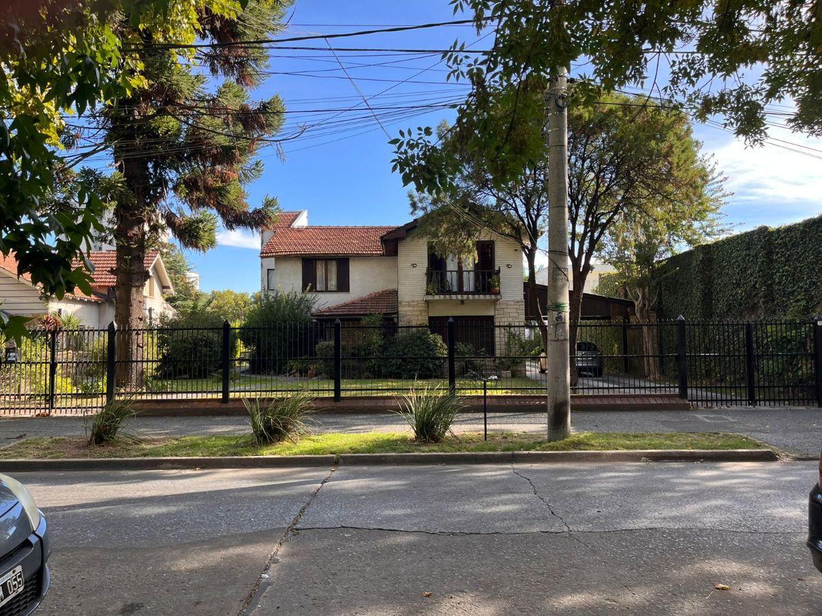 HERMOSA E IMPONENTE PROPIEDAD EN VENTA EN VILLA BALLESTER