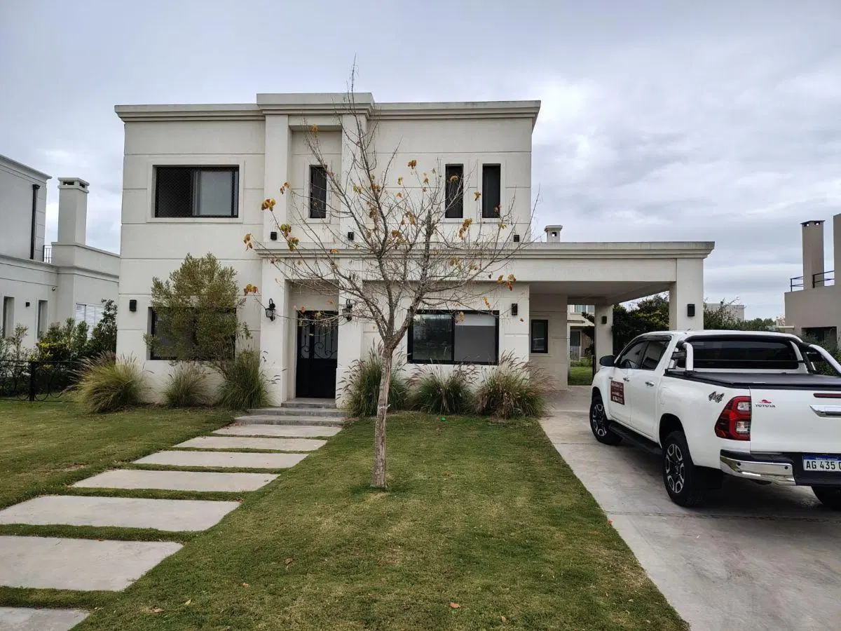 Casa con 600 m² y 4 dormitorios en alquiler en Puertos 5