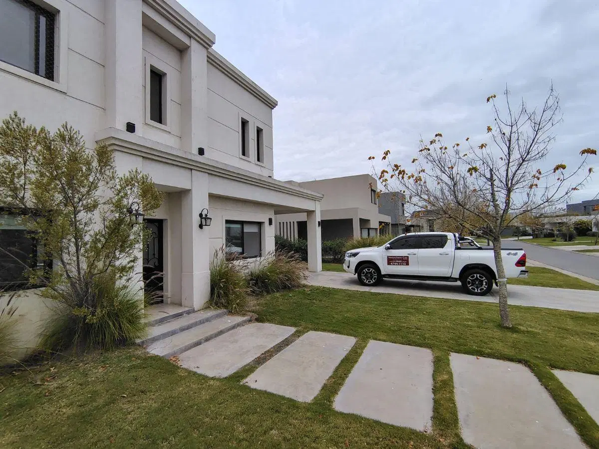Casa con 600 m² y 4 dormitorios en alquiler en Puertos 3