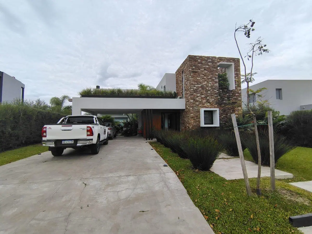 Espectacular casa en venta en Acacias a la laguna 4