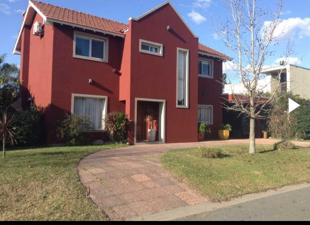 Chalet en alquiler en barrio privado