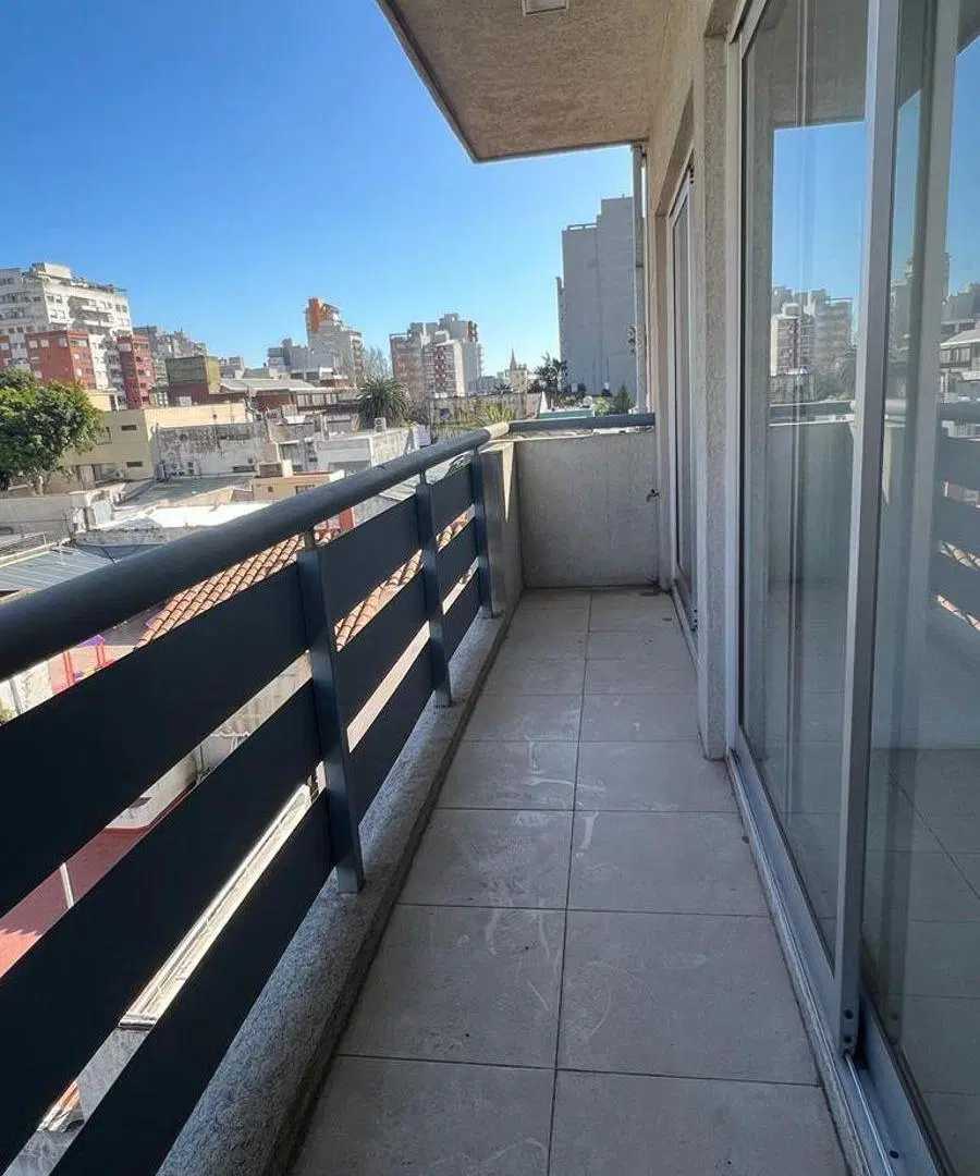 Hermoso 2 Amb. con Balcón en Ballester centro 2