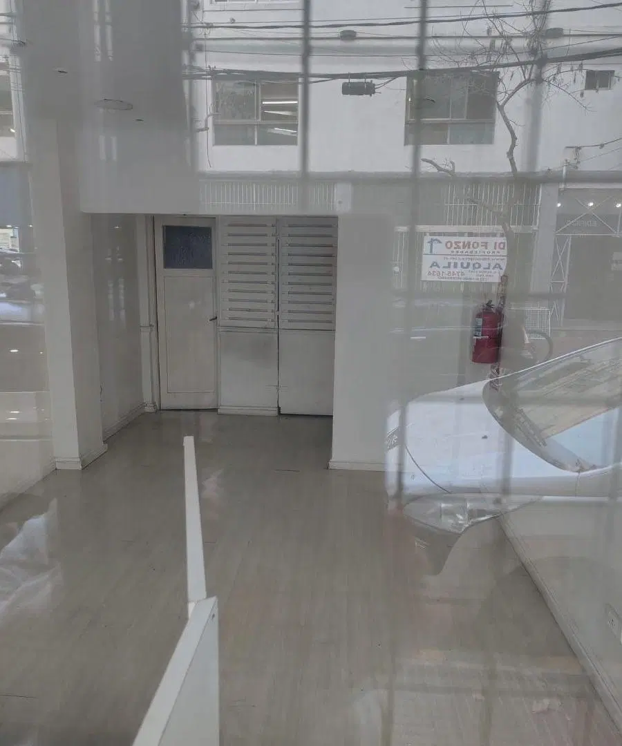 Local comercial en venta en pleno centro de San Fernando 3