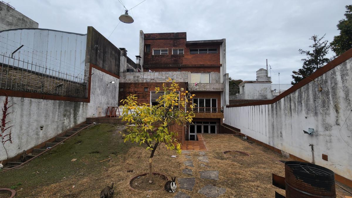 Chivilcoy 1500 - Casa de Categoria a Refacc 440 m² Cub Lote 10x52 2