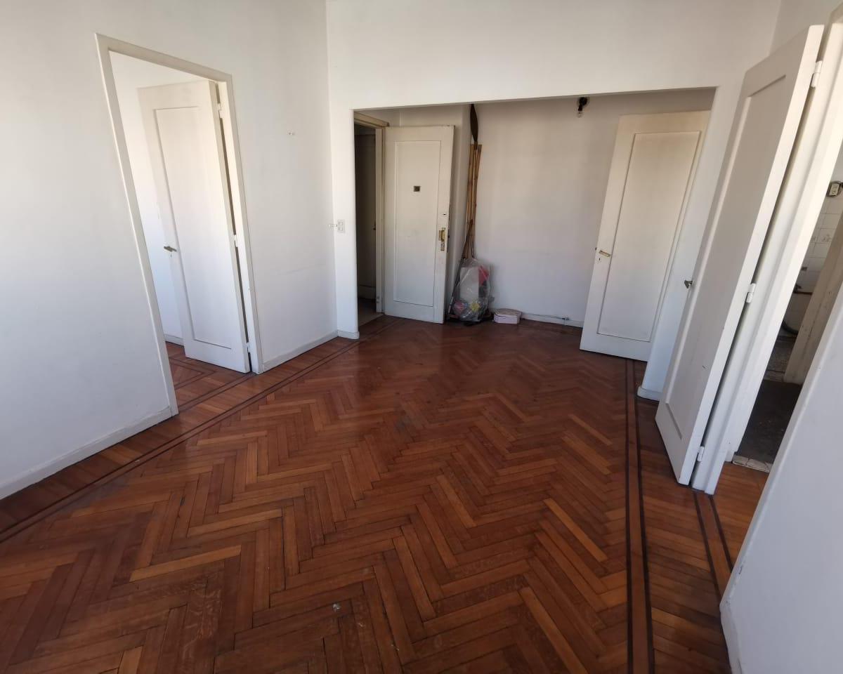Varela 100-3 ambientes piso en esquina frente balcon apto profesional