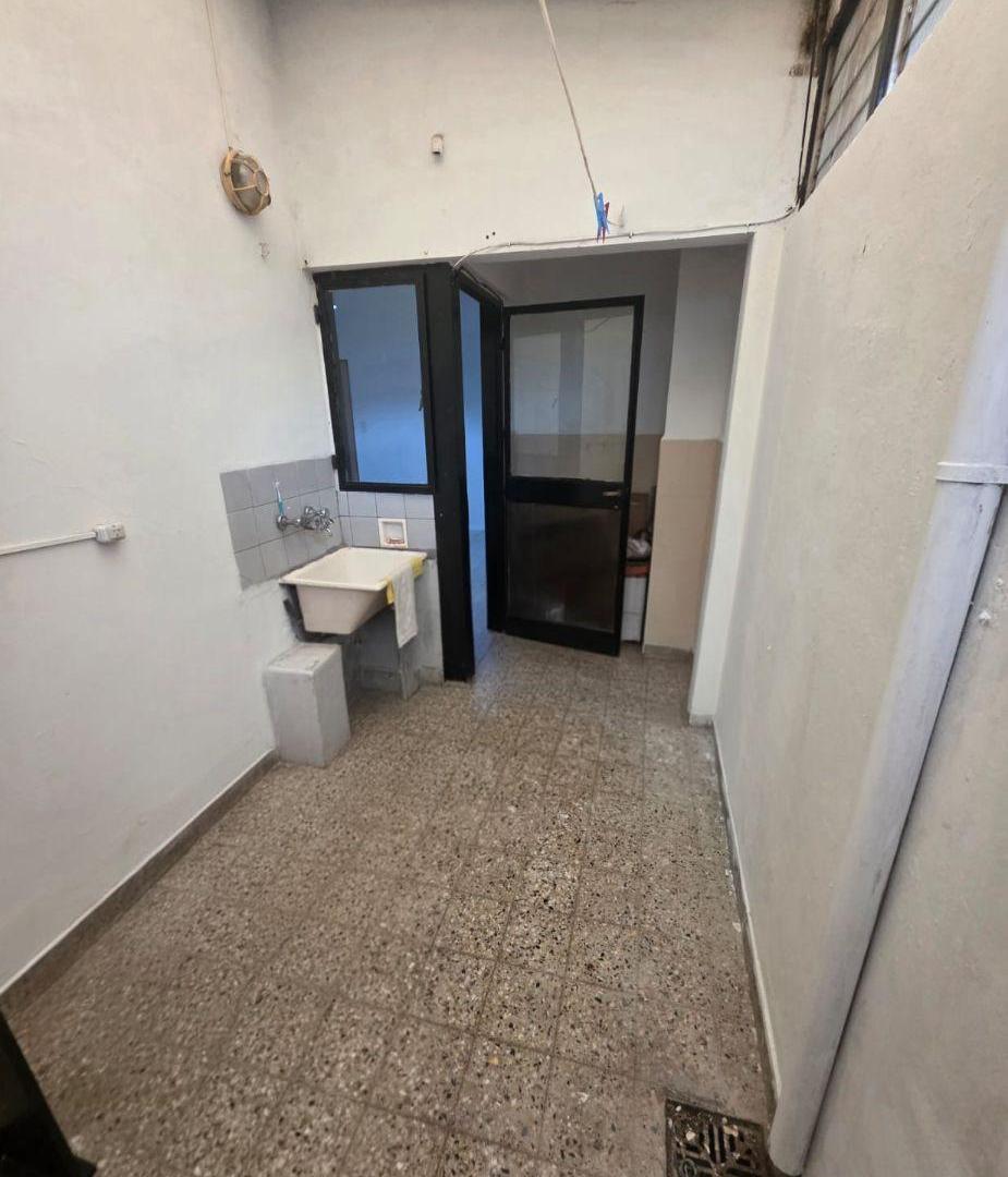 Foto de Av rivadavia 10500-PH 2 ambientes con patio 46m2 por pasillo, imagen 5