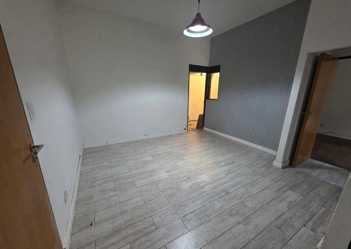 Foto de Av rivadavia 10500-PH 2 ambientes con patio 46m2 por pasillo, imagen 2