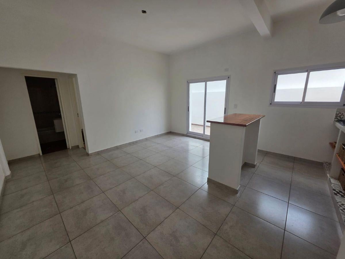 Foto de San Blas 2600-Departamento 2 ambientes con patio refaccionado a nuevo, imagen 2