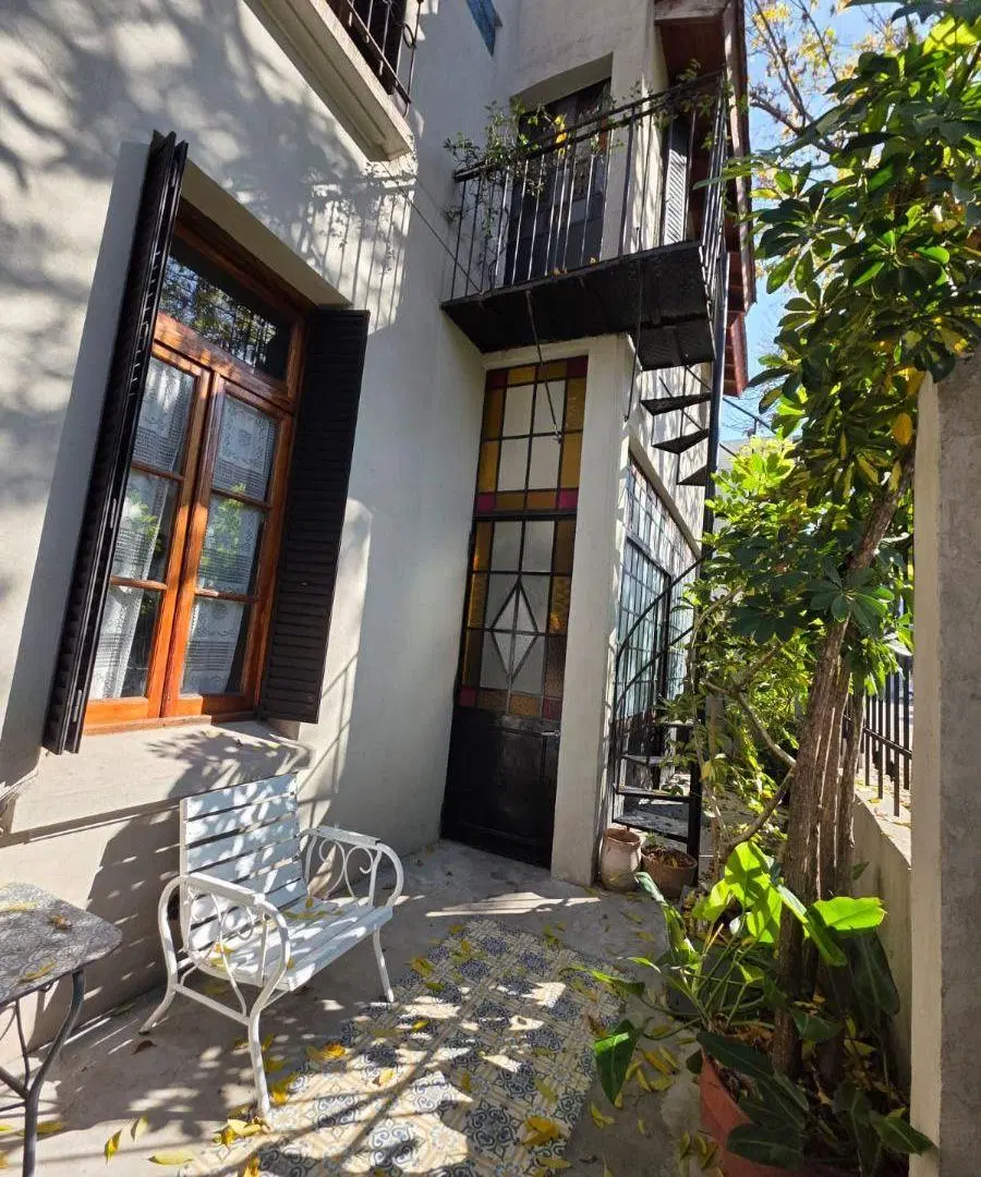 Lapacho 2200-Casa de estilo refaccionada 4 amb 3 bñs patio tza 2