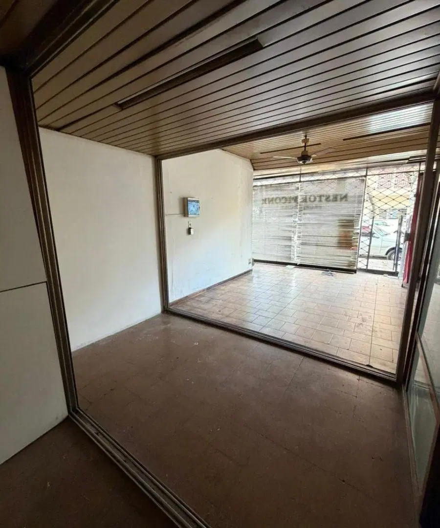 Sanabria 2700-local 34m2 bajas expensas con vidriera 4