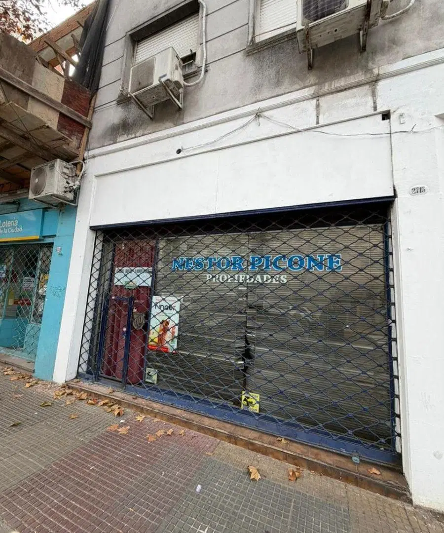Sanabria 2700-local 34m2 bajas expensas con vidriera 2
