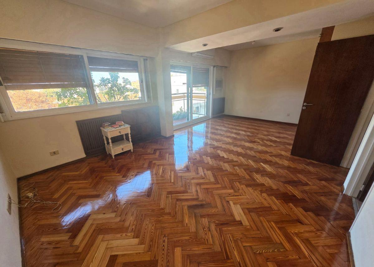 Foto de Pareja 4100-Semi piso 3 ambientes con cochera excelente ubicación, imagen 3
