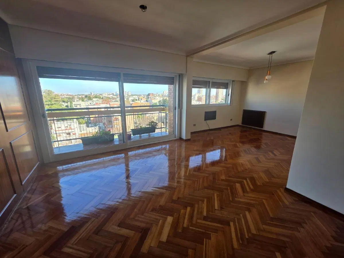 Pareja 4100-Semi piso 3 ambientes con cochera excelente ubicación 2