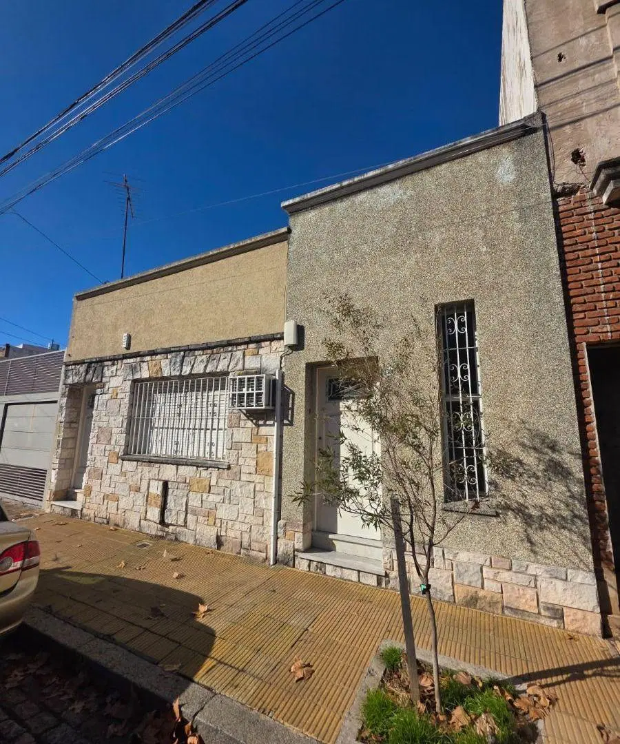 Pasaje el quijote 2500-Casa en lote propio de 4 ambientes de 230m2 2