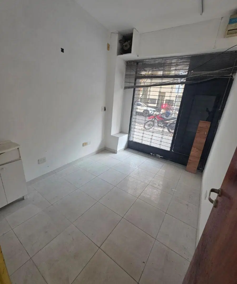 Juan agustin garcia 1700-local 90m2 totales con subsuelo a metros avenida 5