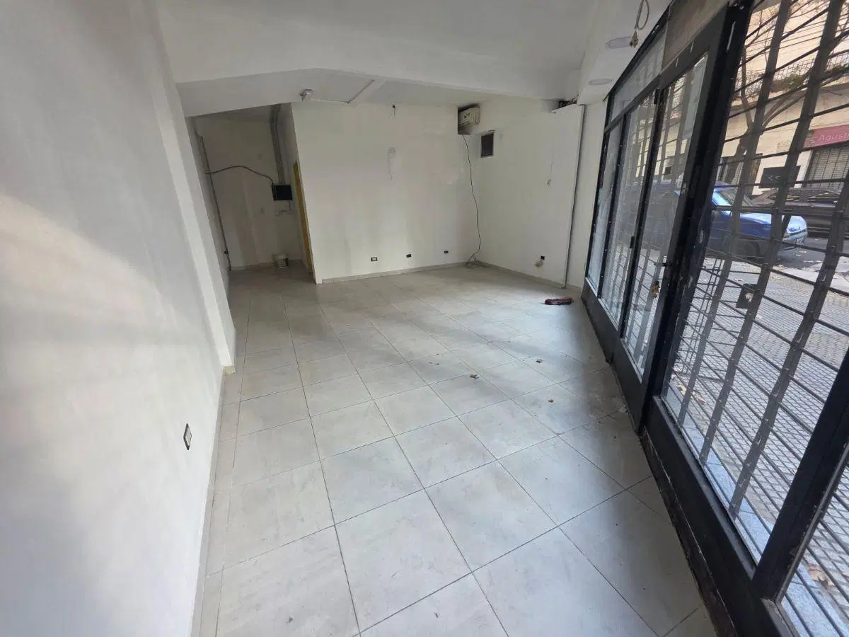 Juan agustin garcia 1700-local 90m2 totales con subsuelo a metros avenida 8