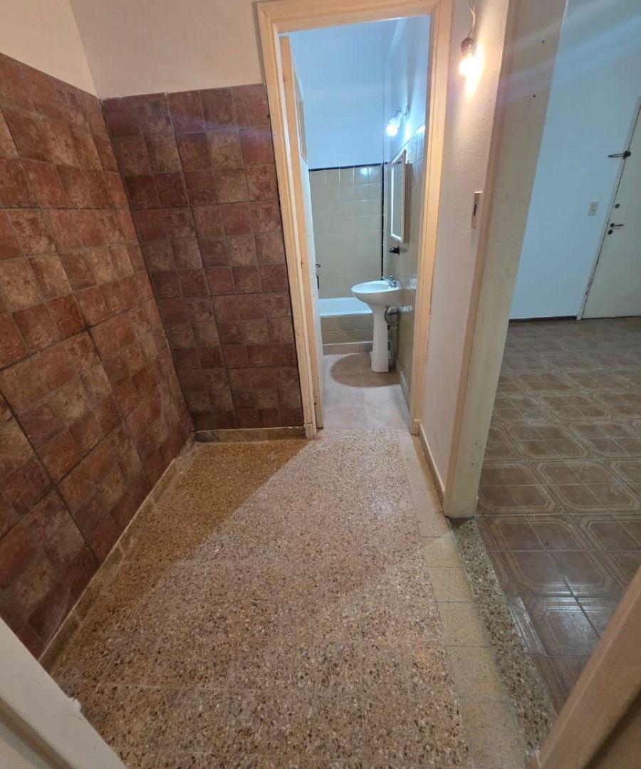 Foto de Arregui 3100-Departamentos 2 ambientes planta baja patio a refaccionar, imagen 3