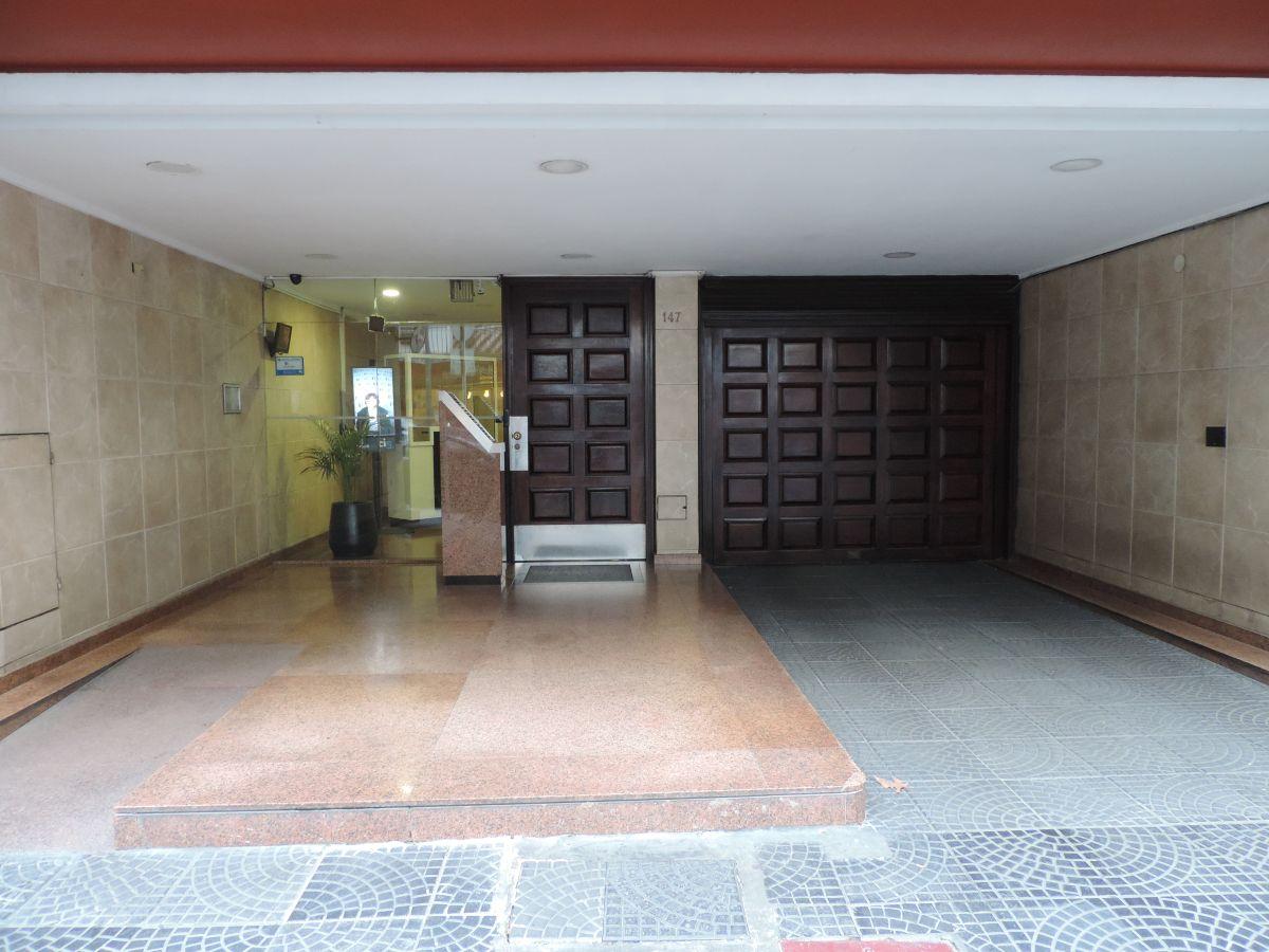 Foto de VENTA - EXCELENTE SEMIPISO EN CABALLITO - 4 AMB C/ DEP, imagen 1