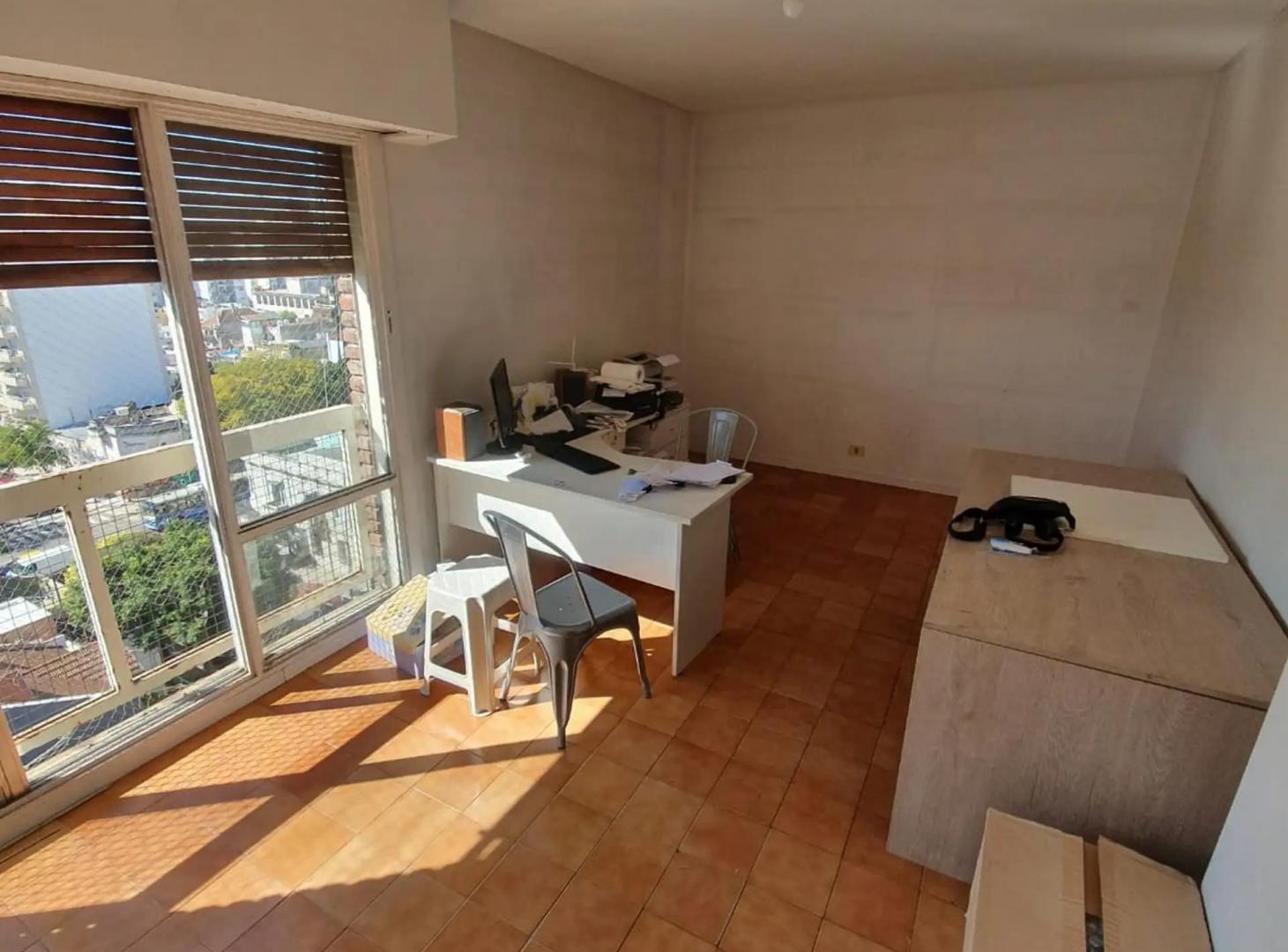 DOS AMBIENTES CON BALCON Y COCHERA CUBIERTA - CONTRAFRENTE - MUY LUMINOSO