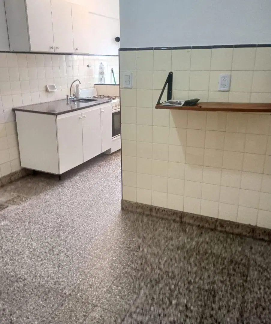 TRES AMBIENTES EN CABALLITO, AL FRENTE CON BALCON Y AMPLIA COCINA 5