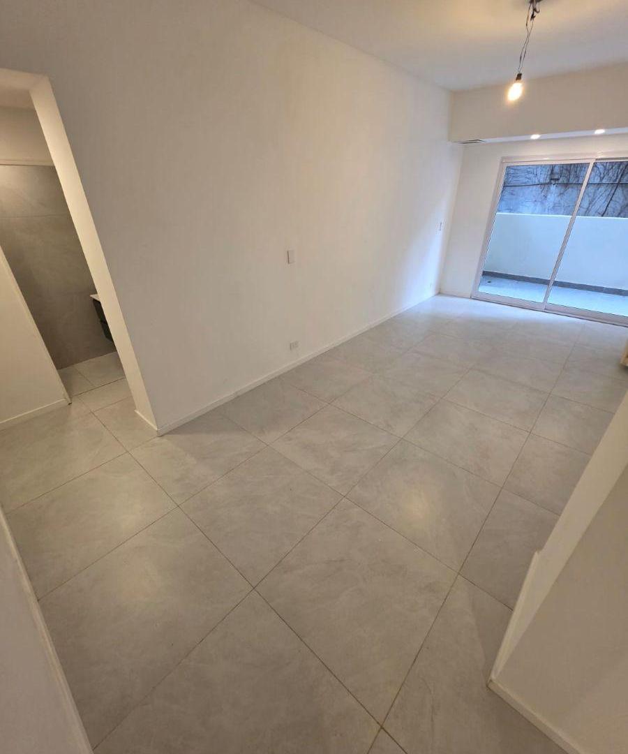 Foto de EXCELENTE DEPARTAMENTO 4 AMB. - PLANTA BAJA - 2 PATIOS - 2 BAÑOS, imagen 3
