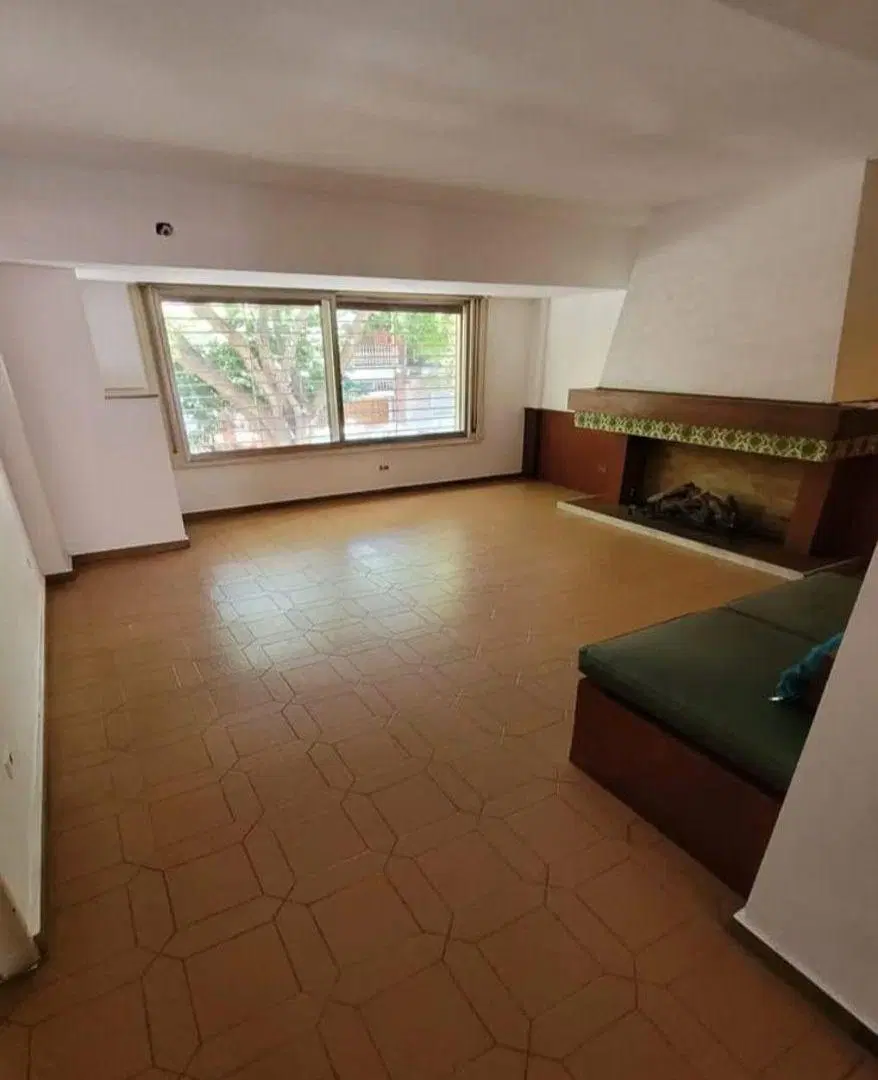GRAN CASA EN 2 PLANTAS - APLIO FONDO CON PARQUE Y QUINCHO CON PARRILLA - GARAGE 3 AUTOS 2