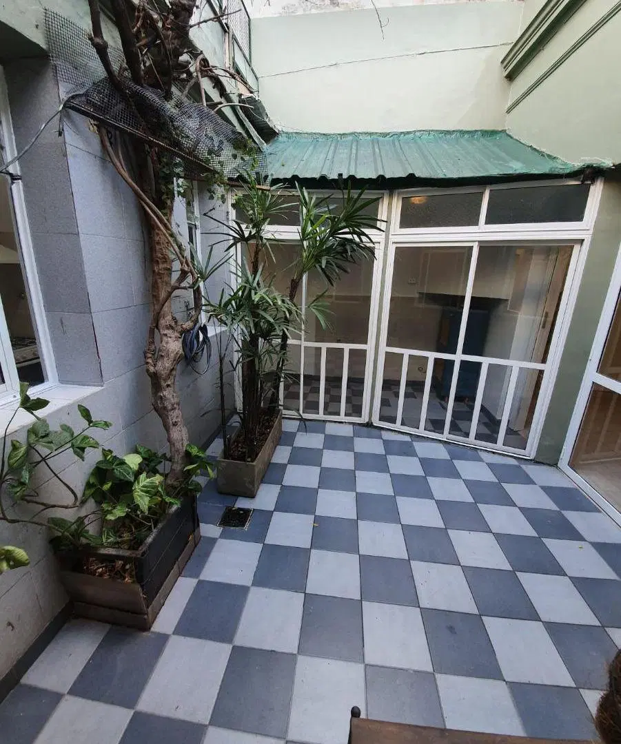 TIPO CASA 3 AMBIENTES CONTRAFRENTE CON PATIO, MUY LUMINOSO - ZONA PLAZA IRLANDA - 2