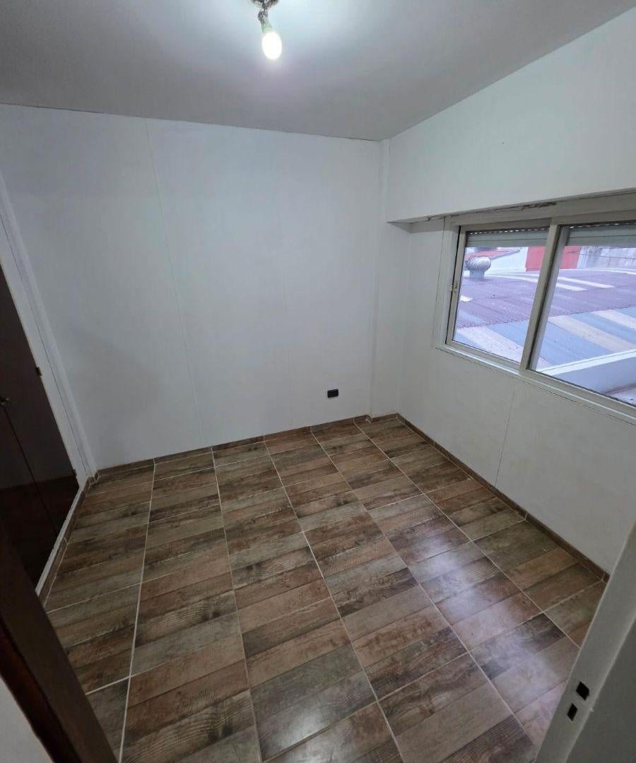 Foto de 2 AMBIENTES - BAJAS EXPENSAS -LUMINOSO - COCINA INDEPENDIENTE - SOBRE, imagen 4