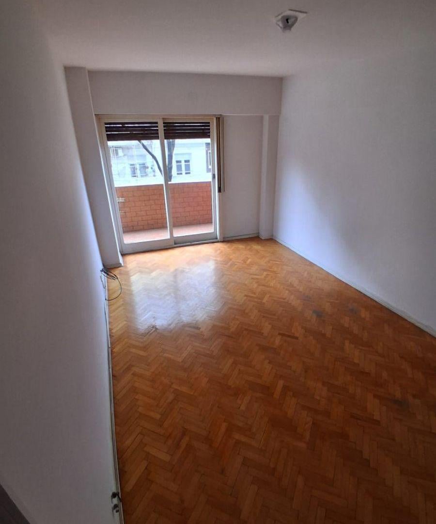 Foto de 2 AMBIENTES - FRENTE - BALCÓN - COCINA SEPARADA - LAVADERO, imagen 2