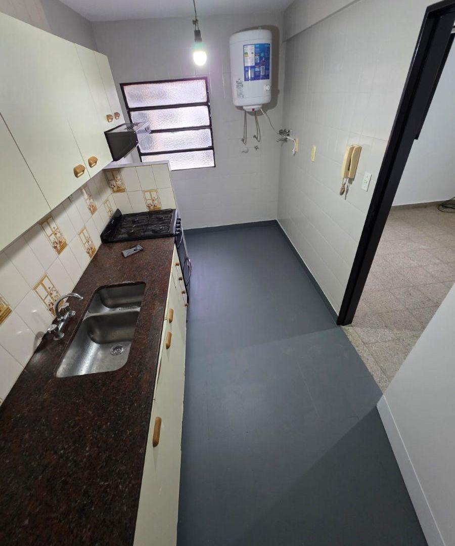 Foto de DOS AMBIENTES - LATERAL - MUY LUMINOSO - BAJAS EXPENSAS - LAVADERO EN, imagen 1