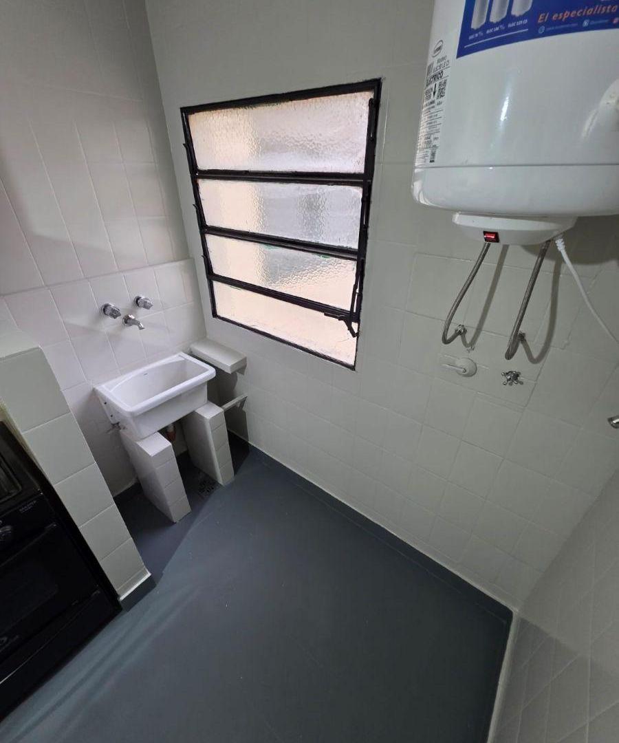 Foto de DOS AMBIENTES - LATERAL - MUY LUMINOSO - BAJAS EXPENSAS - LAVADERO EN, imagen 4