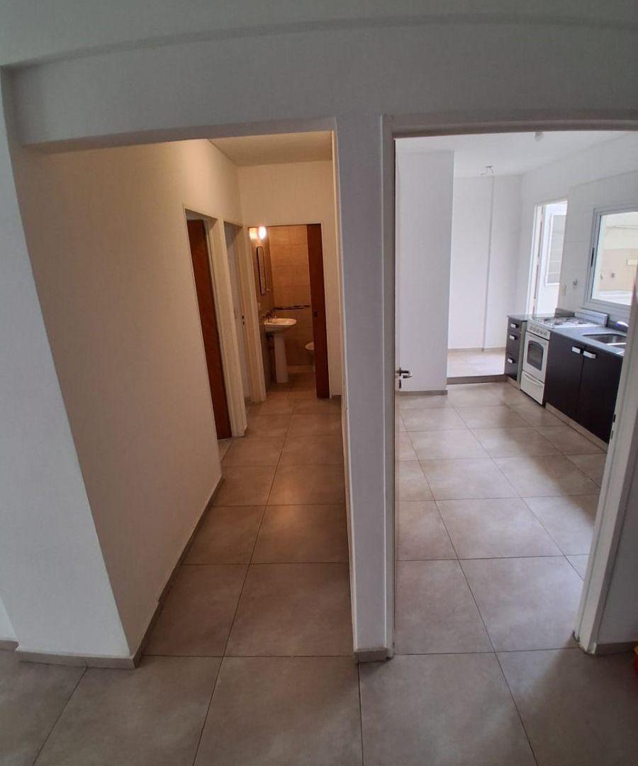 Foto de EXCELENTE 3 AMB AL FRENTE CON BALCÓN, PATIO COCHERA CUBIERTA, COCINA, imagen 4