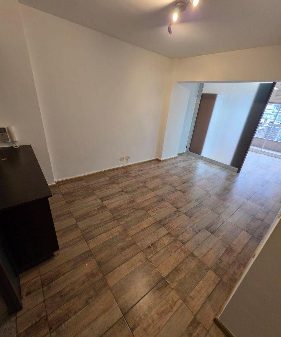 Foto de 2 AMB - BALCON - COCHERA CUB - APTO PROF - PARRILLA - PISCINA - LAUNDRY, imagen 5